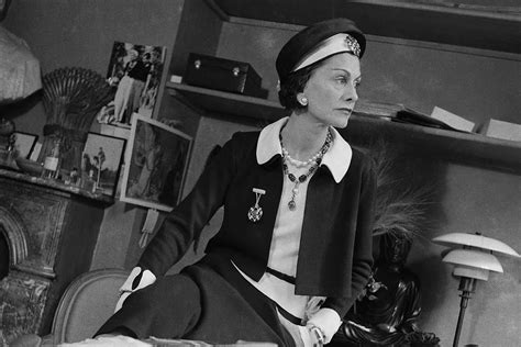 banco chanel|Coco Chanel, la gran revolucionaria de la moda.